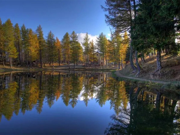 Lago della Ninfa Lago della Ninfa