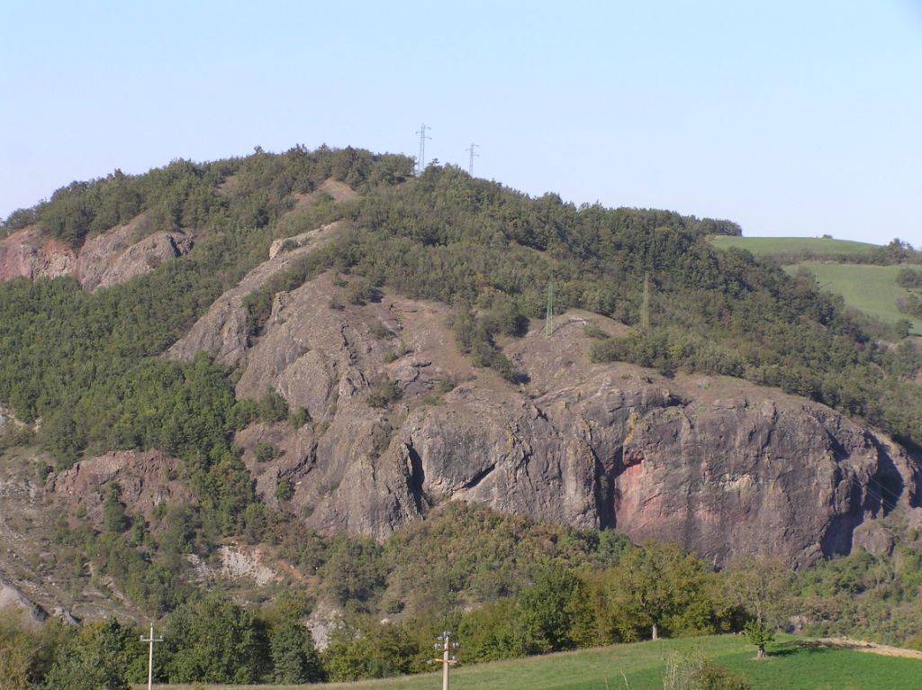 Rupe di Campotrera vista da Selvapiana Rupe di Campotrera vista da Selvapiana